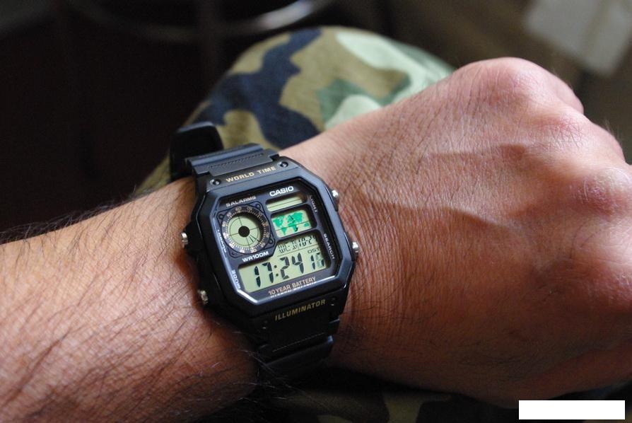 Наручные часы Casio AE-1200WH-1B