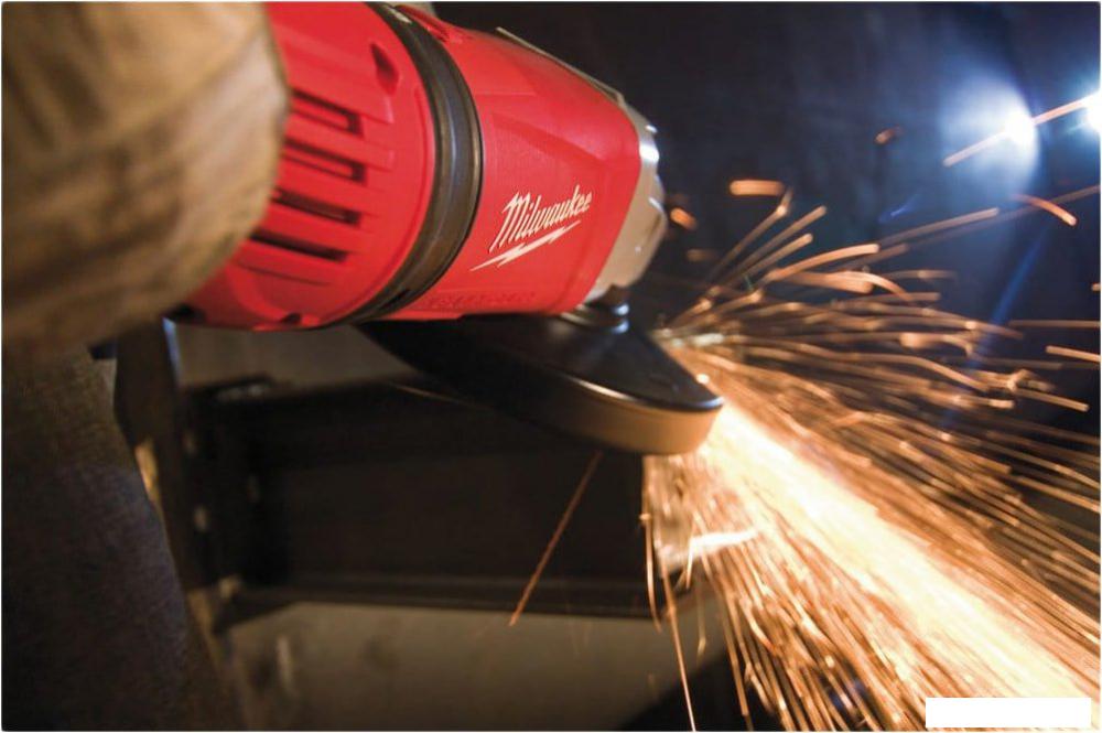 Угловая шлифмашина Milwaukee AGVK24-230EK 4933451413