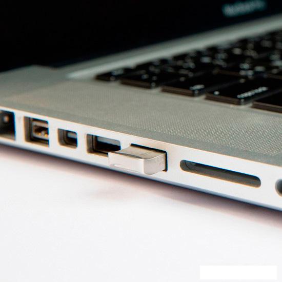USB Flash Transcend JetFlash 710 32GB (серебристый)