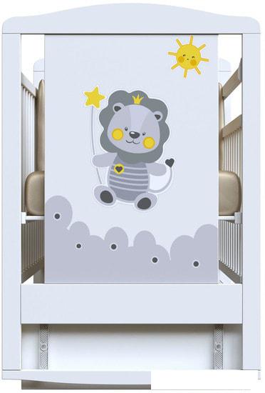 Классическая детская кроватка VDK Happy Lion маятник и ящик (белый)