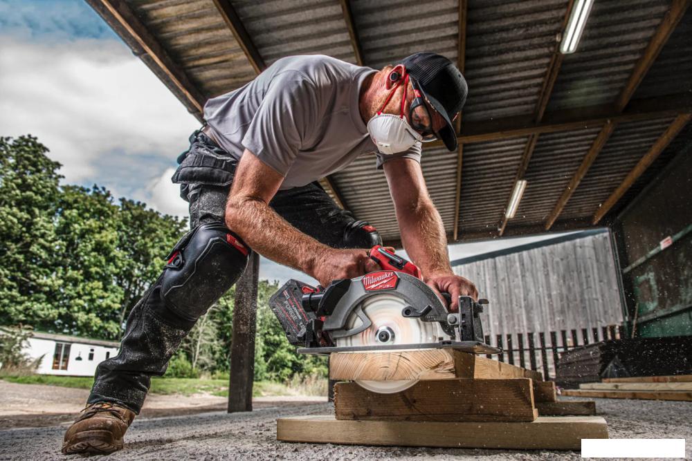 Дисковая (циркулярная) пила Milwaukee M18FCS66GR3-0 4933493491 (без АКБ)