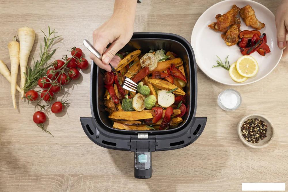 Аэрогриль (аэрофритюрница) Gorenje AF1700B (черный)