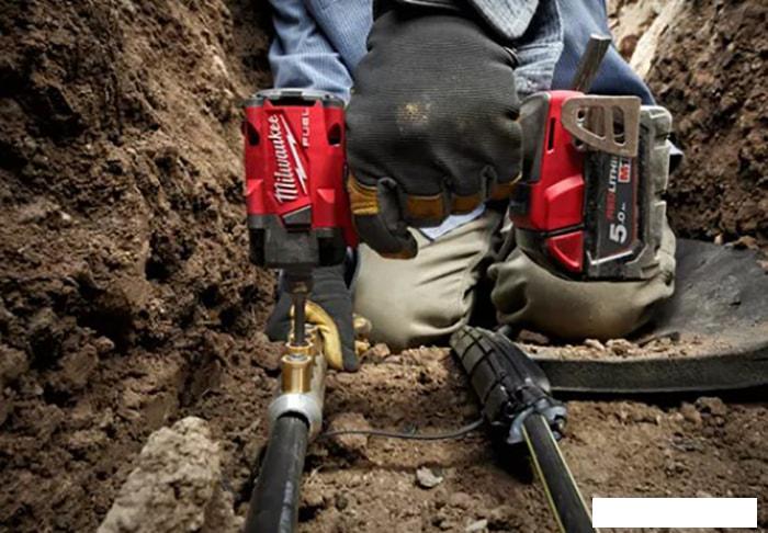 Гайковерт Milwaukee M18 FIW2F38-0X 4933478650 (без АКБ, кейс)