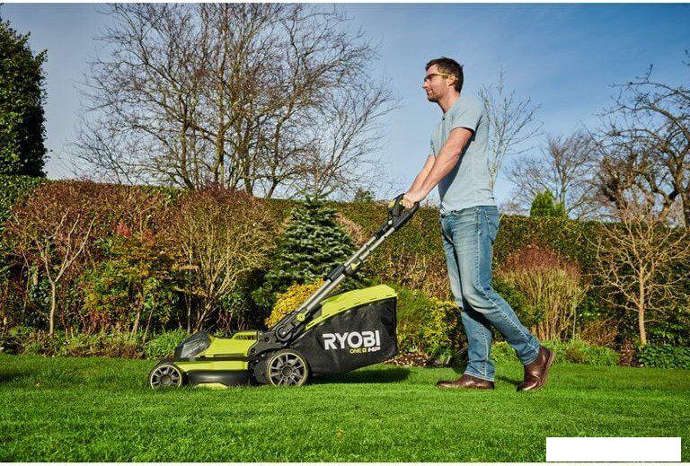 Газонокосилка Ryobi RY18LMX40B-240 (с 2-мя АКБ)
