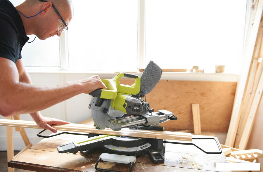 Торцовочная пила Ryobi EMS216L