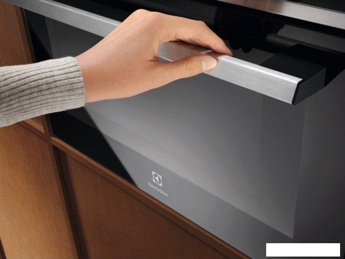 Микроволновая печь Electrolux MealAssist 700 EVM8E09X