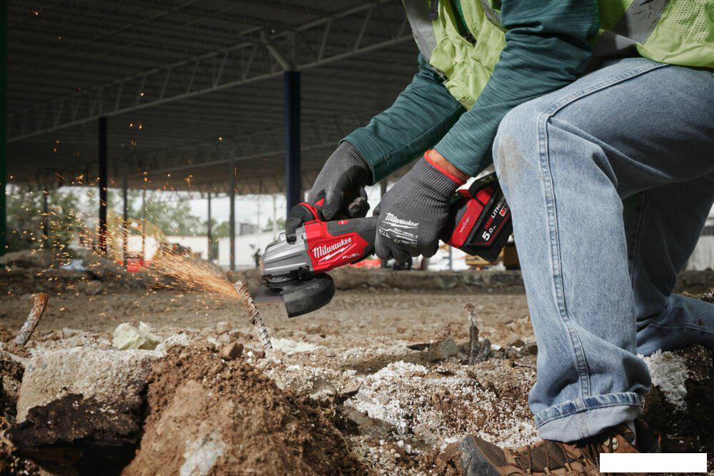 Угловая шлифмашина Milwaukee M18 Fuel One-Key M18FSAGSVO125X-0X 4933493552 (без АКБ, кейс)
