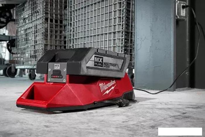 Зарядное устройство Milwaukee MXF C 4933471839