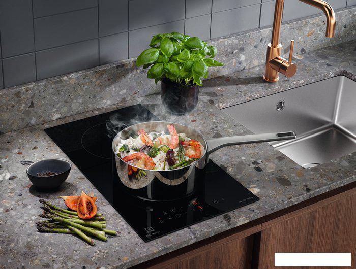 Варочная панель Electrolux Serie 300 Domino LIT30231C