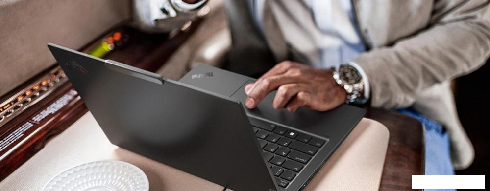 Ноутбук Lenovo ThinkPad X1 Carbon Gen 12 21KDS31800