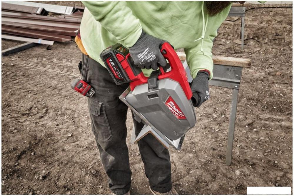 Дисковая (циркулярная) пила Milwaukee Fuel M18 FMCS66-0C 4933472110 (без АКБ, кейс)