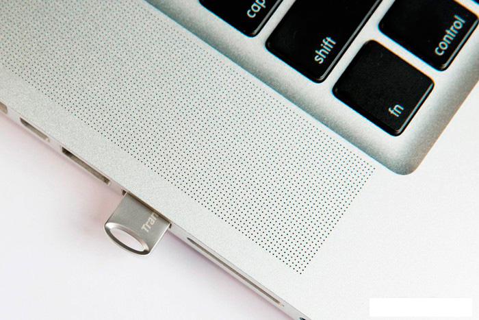 USB Flash Transcend JetFlash 710 32GB (серебристый)