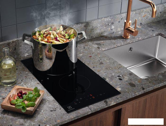 Варочная панель Electrolux LHR3233CK