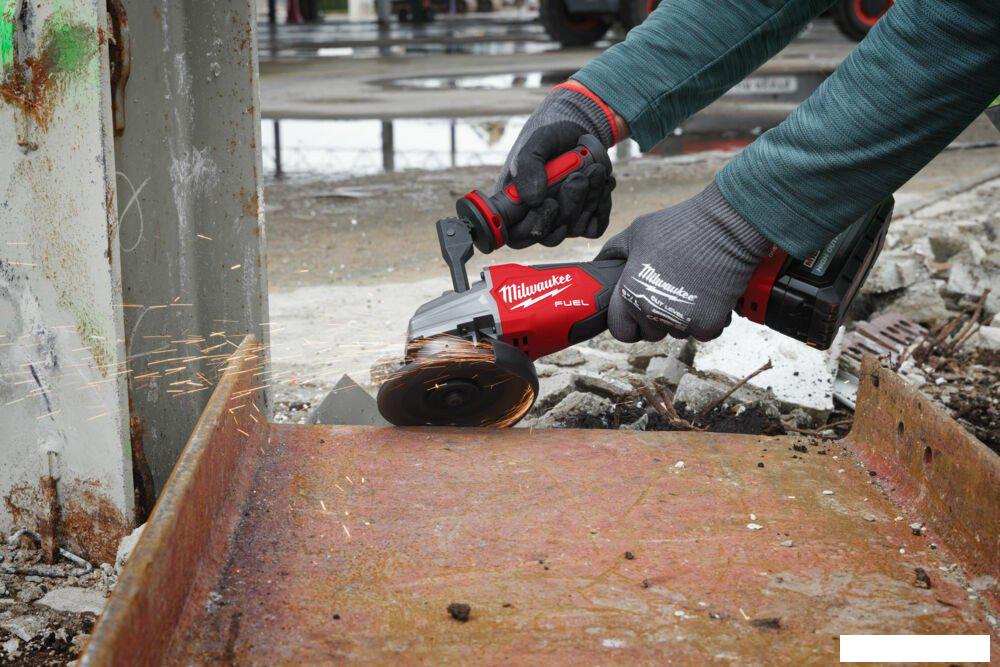 Угловая шлифмашина Milwaukee M18 Fuel One-Key M18FSAGSVO125X-0X 4933493552 (без АКБ, кейс)