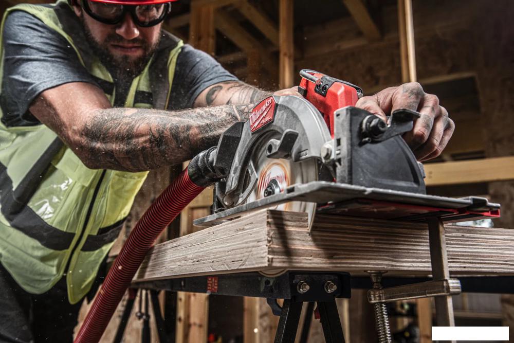 Дисковая (циркулярная) пила Milwaukee M18FCS66GR3-0 4933493491 (без АКБ)