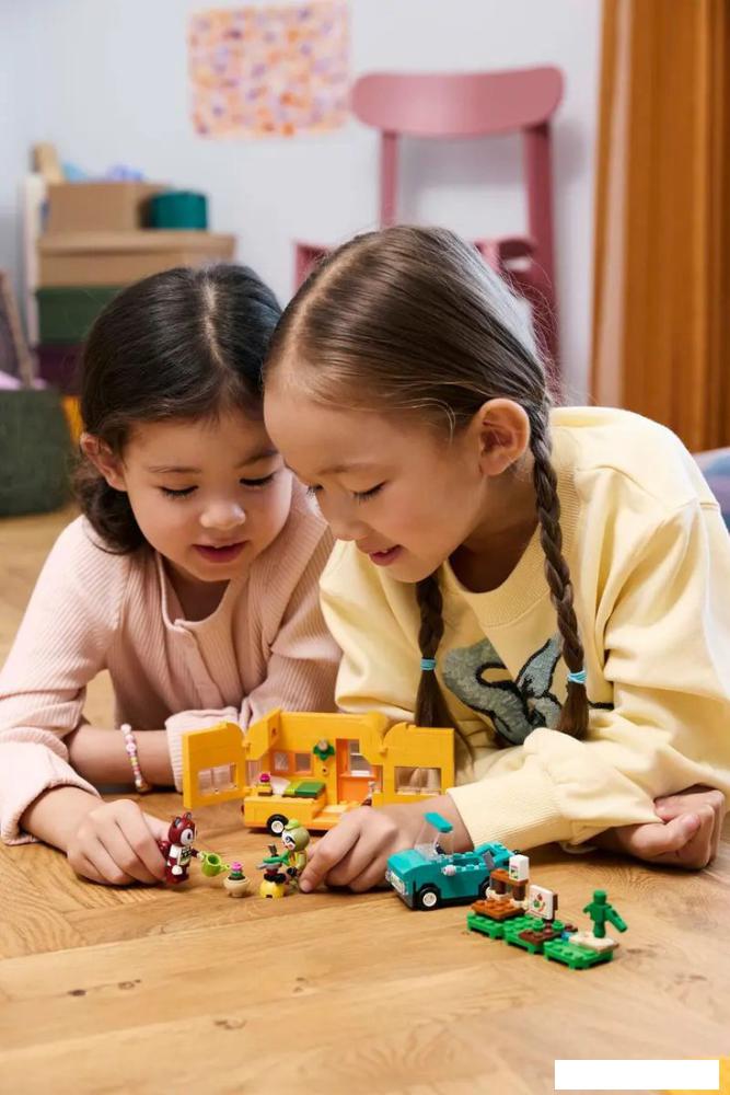 Конструктор LEGO Animal Crossing Садовый магазин на колесах Лейфа 77054