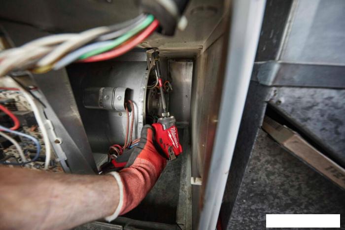 Винтоверт Milwaukee M12 FUEL M12FID2-202X 4933479877 (с 2-мя АКБ, кейс)