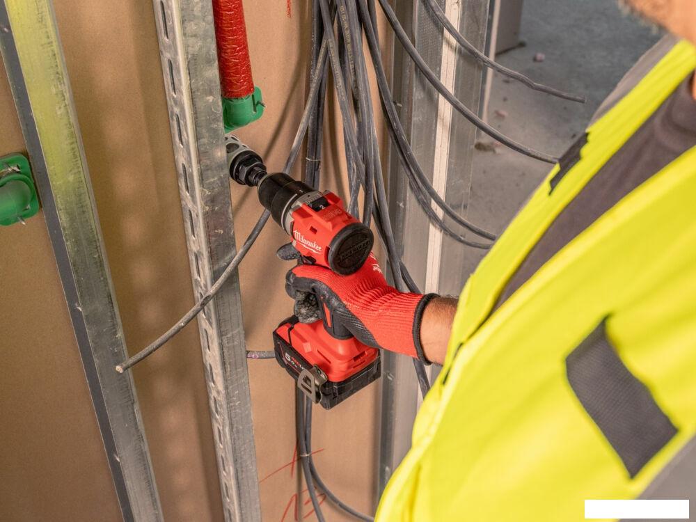 Дрель-шуруповерт Milwaukee M18 M18BLDDRC-502C 4933492835 (с 2-мя АКБ 5 Ач, кейс)