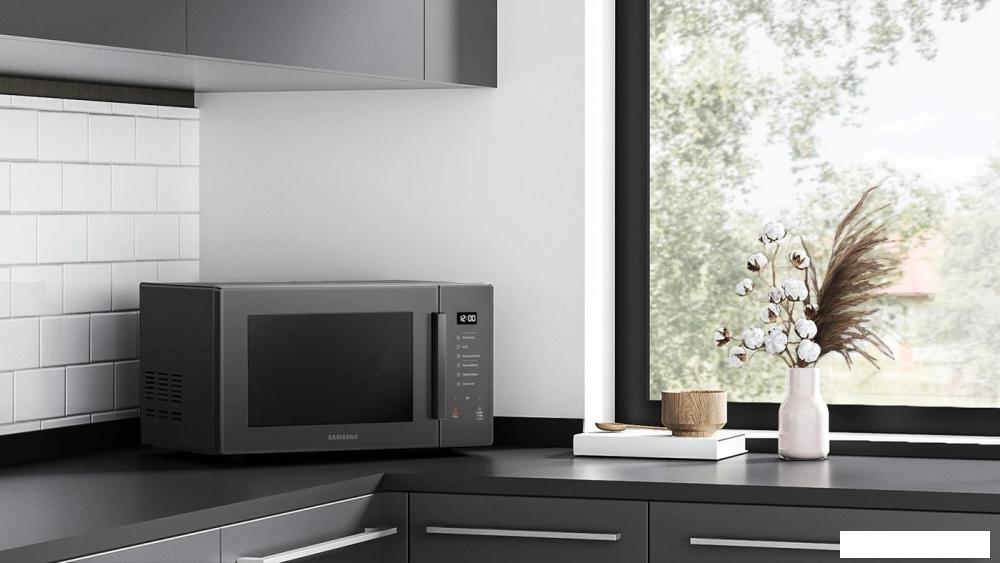 Микроволновая печь Samsung MG23T5018AK/BW