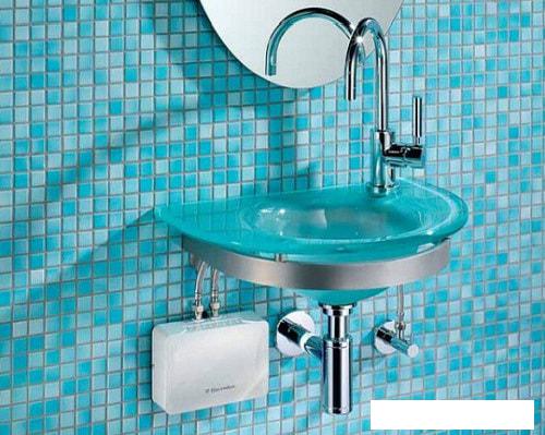 Проточный электрический водонагреватель Electrolux NP6 Aquatronic 2.0