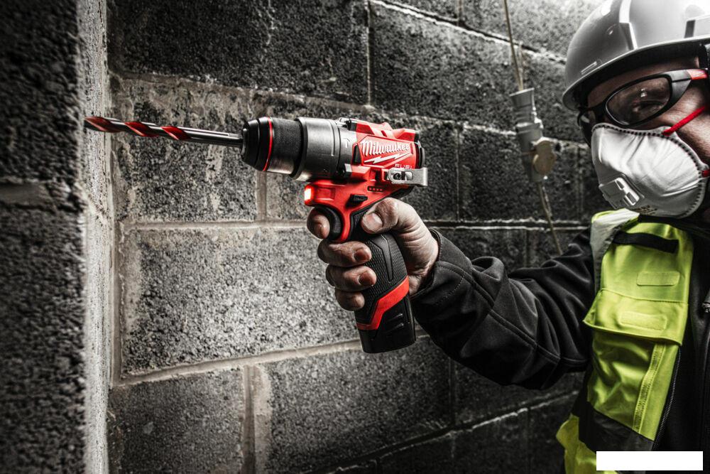 Ударная дрель-шуруповерт Milwaukee M12 FUEL M12FPD2-0 4933479867 (без АКБ)