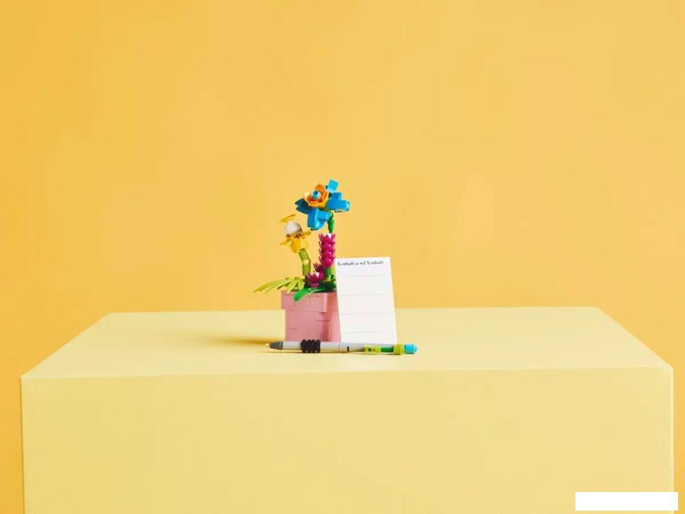 Конструктор LEGO Creator 3 в 1 31169 Пишущая машинка с цветами